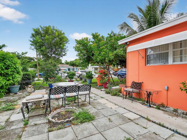 Продажа дома по адресу 1007 Almeria Road - фото 6533589