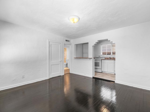 Продажа дома по адресу 234 Greenwood Drive - фото 6503677