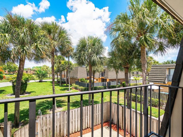 Дом в аренду по адресу 624 6th Way - фото 6443152