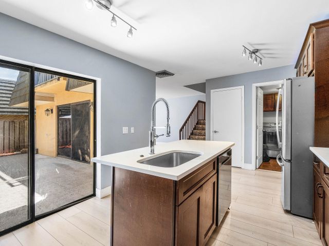 Дом в аренду по адресу 624 6th Way - фото 6443158