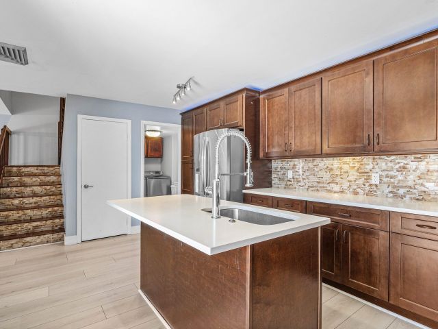 Дом в аренду по адресу 624 6th Way - фото 6443159