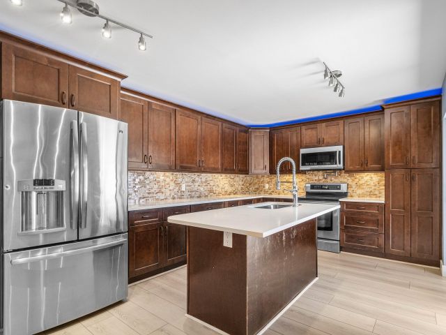 Дом в аренду по адресу 624 6th Way - фото 6443161