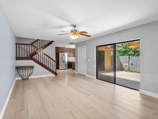 Дом в аренду по адресу 624 6th Way - фото 6443162