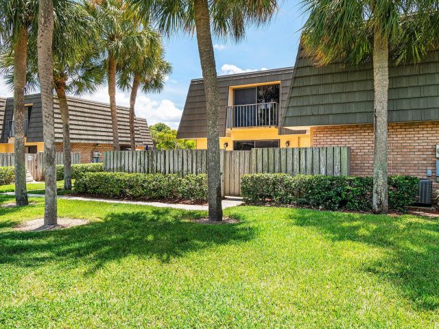 Дом в аренду по адресу 624 6th Way - фото 6443169