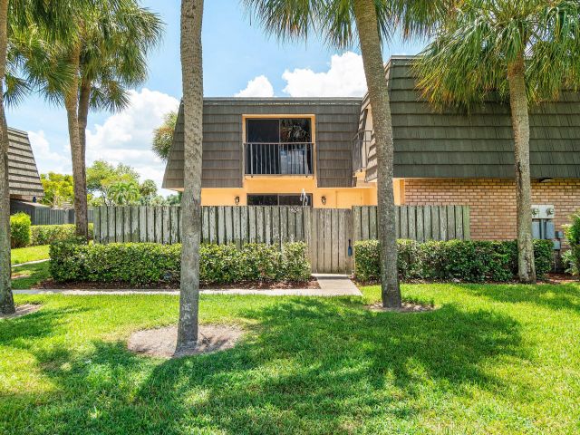 Дом в аренду по адресу 624 6th Way - фото 6443170