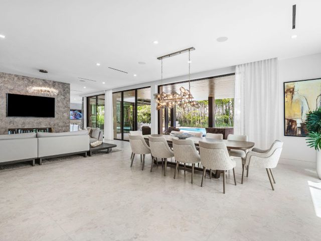 Продажа дома по адресу 217 Thatch Palm Drive - фото 6538196