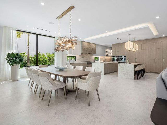 Продажа дома по адресу 217 Thatch Palm Drive - фото 6538197