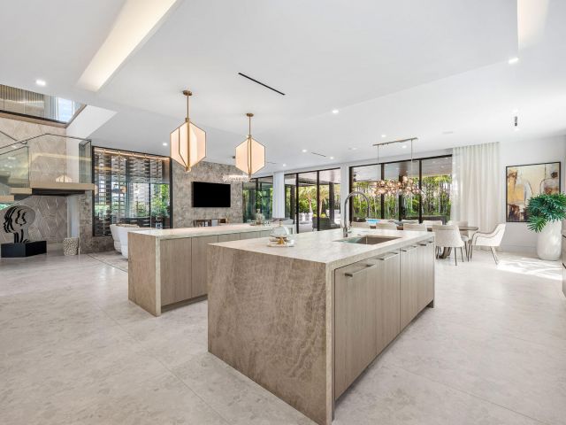 Продажа дома по адресу 217 Thatch Palm Drive - фото 6538198