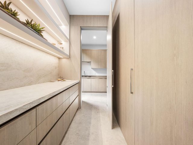 Продажа дома по адресу 217 Thatch Palm Drive - фото 6538201