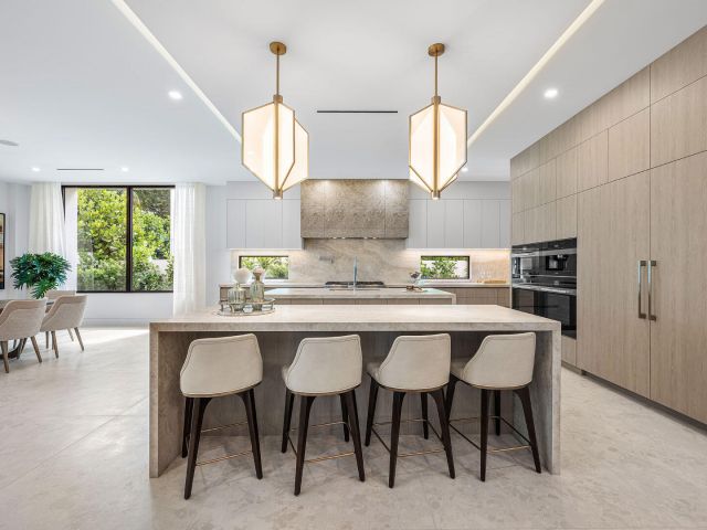 Продажа дома по адресу 217 Thatch Palm Drive - фото 6538202