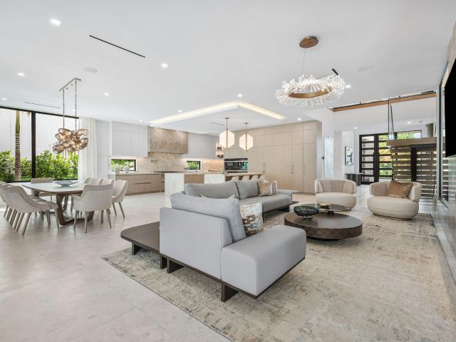 Продажа дома по адресу 217 Thatch Palm Drive - фото 6538205