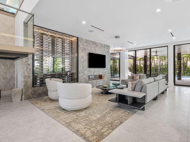 Продажа дома по адресу 217 Thatch Palm Drive - фото 6538208