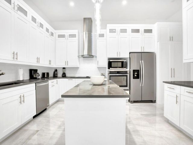 Дом в аренду по адресу 2523 Oceanview Avenue E - фото 6445201