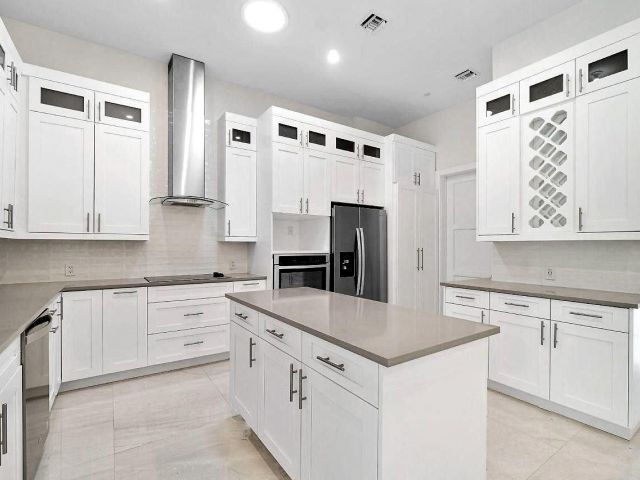 Дом в аренду по адресу 2523 Oceanview Avenue E - фото 6445203