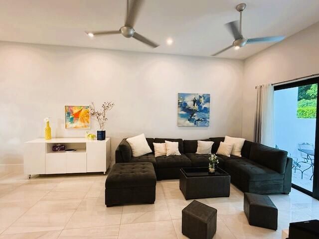 Дом в аренду по адресу 2523 Oceanview Avenue E - фото 6445204