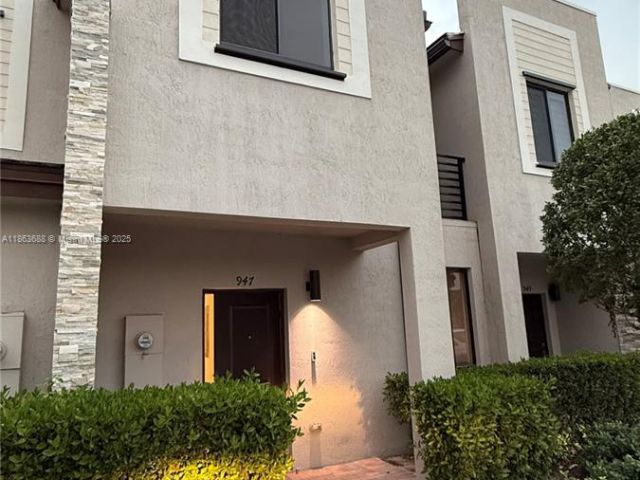 Дом в аренду по адресу 947 NE 211th St 947 - фото 7514082