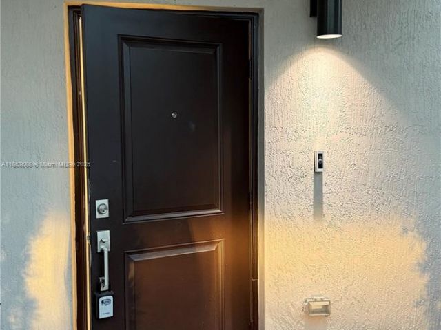 Дом в аренду по адресу 947 NE 211th St 947 - фото 7514084