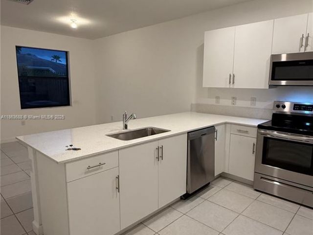 Дом в аренду по адресу 947 NE 211th St 947 - фото 7514089