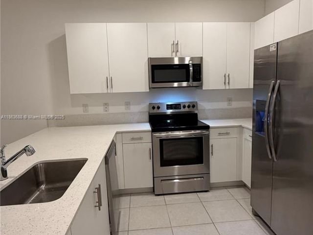 Дом в аренду по адресу 947 NE 211th St 947 - фото 7514090