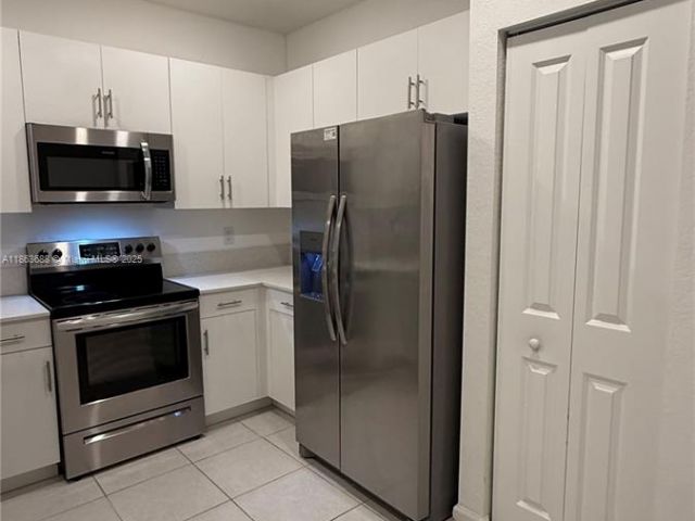 Дом в аренду по адресу 947 NE 211th St 947 - фото 7514091