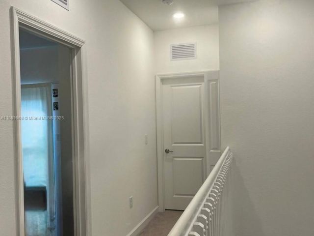 Дом в аренду по адресу 947 NE 211th St 947 - фото 7514099