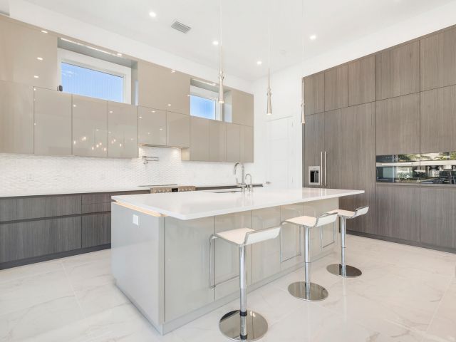 Дом в аренду по адресу 1180 Bimini Lane - фото 6450199