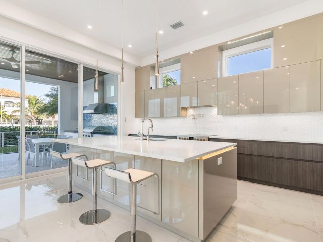 Дом в аренду по адресу 1180 Bimini Lane - фото 6450200