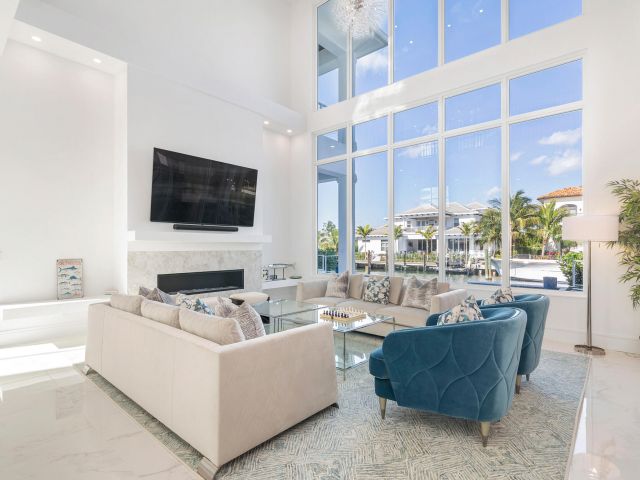 Дом в аренду по адресу 1180 Bimini Lane - фото 6450204