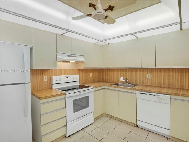 Продажа квартиры #2408 - фото 6448255