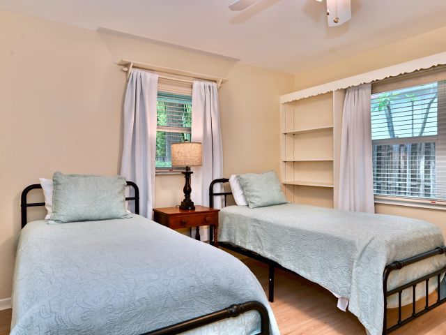 Дом в аренду по адресу 129 Alhambra Place - фото 6447495