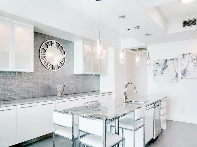 Продажа квартиры #5004 - фото 6472965