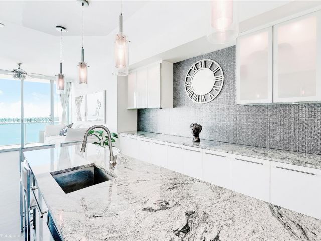 Продажа квартиры #5004 - фото 6472966