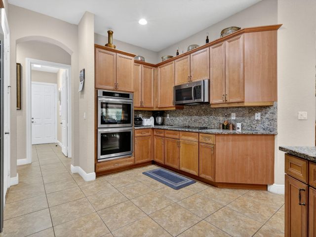 Продажа дома по адресу 16211 Rosecroft Terrace - фото 6448681