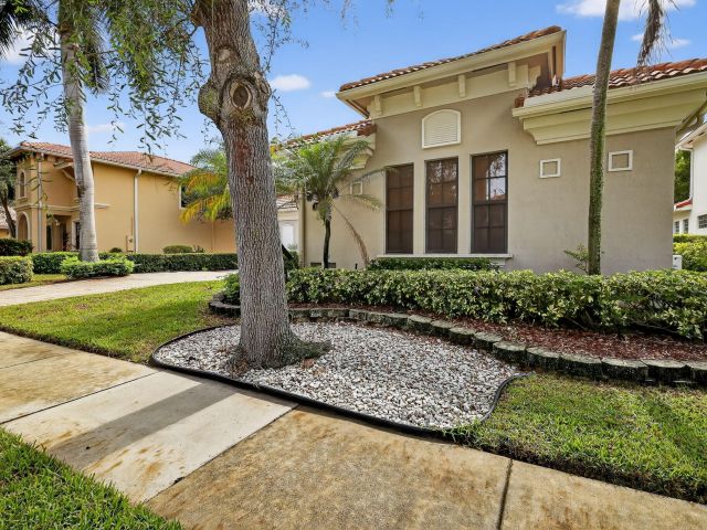 Продажа дома по адресу 16211 Rosecroft Terrace - фото 6448685