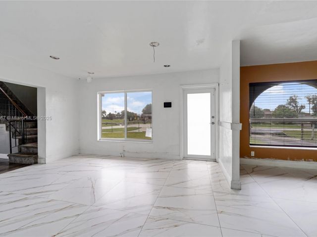 Продажа дома по адресу 20401 NW 22nd Ave - фото 7440474