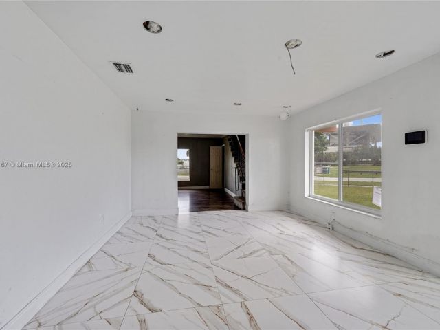 Продажа дома по адресу 20401 NW 22nd Ave - фото 7440475