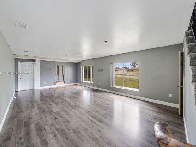 Продажа дома по адресу 20401 NW 22nd Ave - фото 7440478