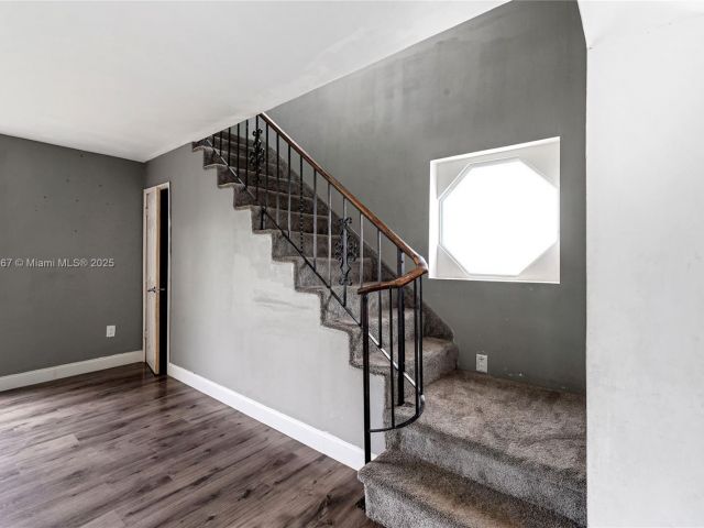 Продажа дома по адресу 20401 NW 22nd Ave - фото 7440479