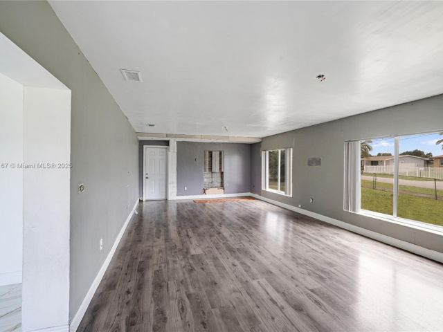 Продажа дома по адресу 20401 NW 22nd Ave - фото 7440481