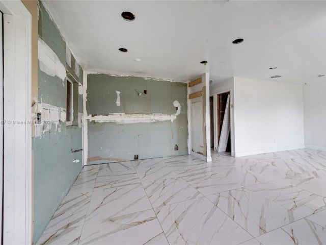 Продажа дома по адресу 20401 NW 22nd Ave - фото 7440483