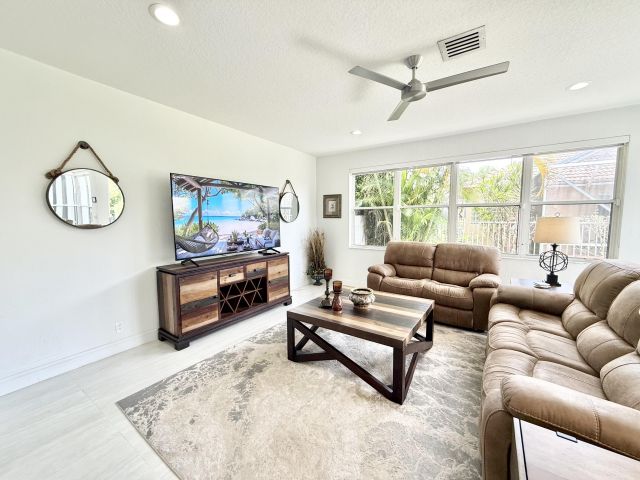 Дом в аренду по адресу 10879 Handel Place - фото 6448791