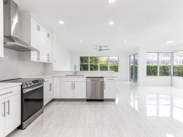 Дом в аренду по адресу 10879 Handel Place - фото 6448795