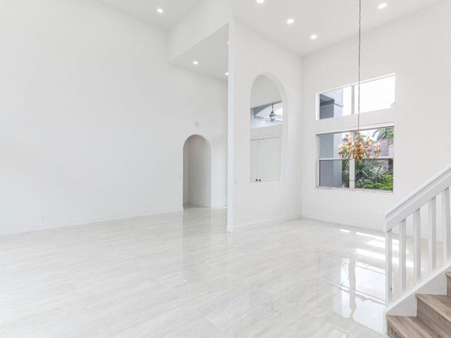 Дом в аренду по адресу 10879 Handel Place - фото 6448799