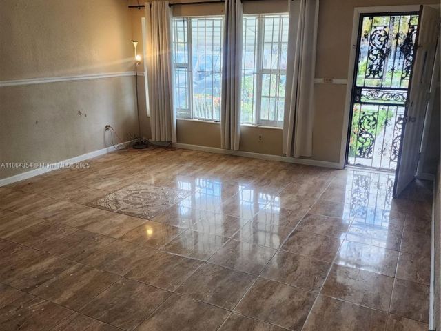 Дом в аренду по адресу 17200 NW 11th Ave - фото 7436034