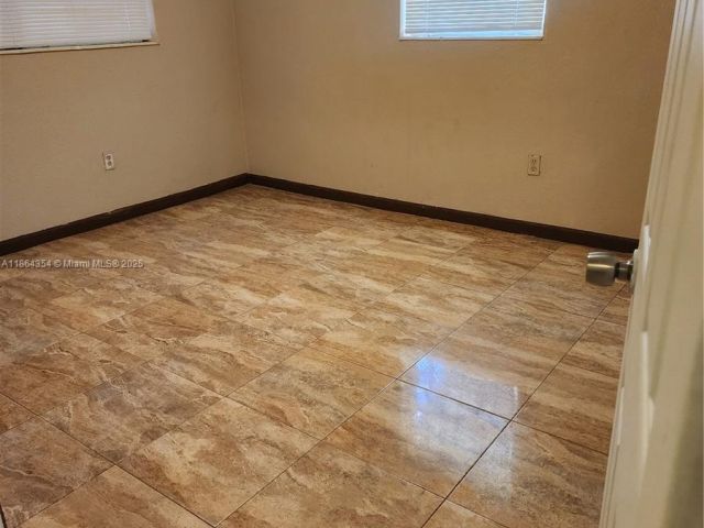 Дом в аренду по адресу 17200 NW 11th Ave - фото 7436036