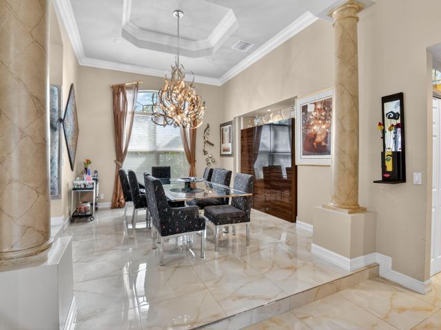 Продажа дома по адресу 15463 Tall Oak Avenue - фото 6505724