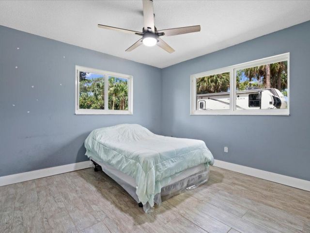 Дом в аренду по адресу 11128 42nd Road N - фото 6507173