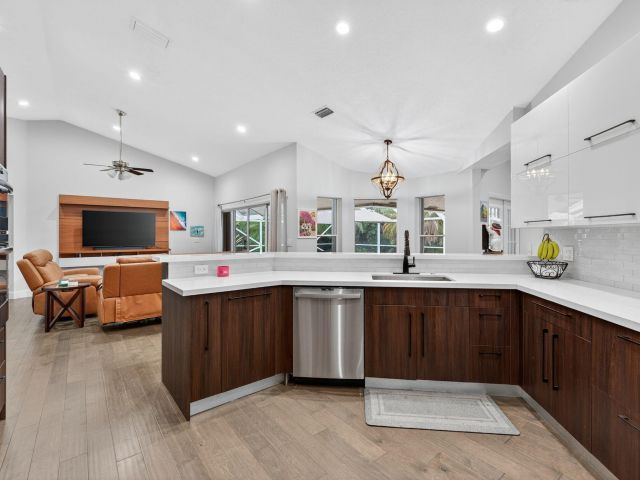 Продажа дома по адресу 10738 Santa Rosa Drive - фото 6535314