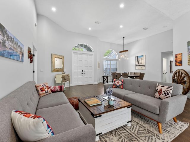 Продажа дома по адресу 10738 Santa Rosa Drive - фото 6535323