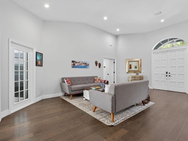 Продажа дома по адресу 10738 Santa Rosa Drive - фото 6535324